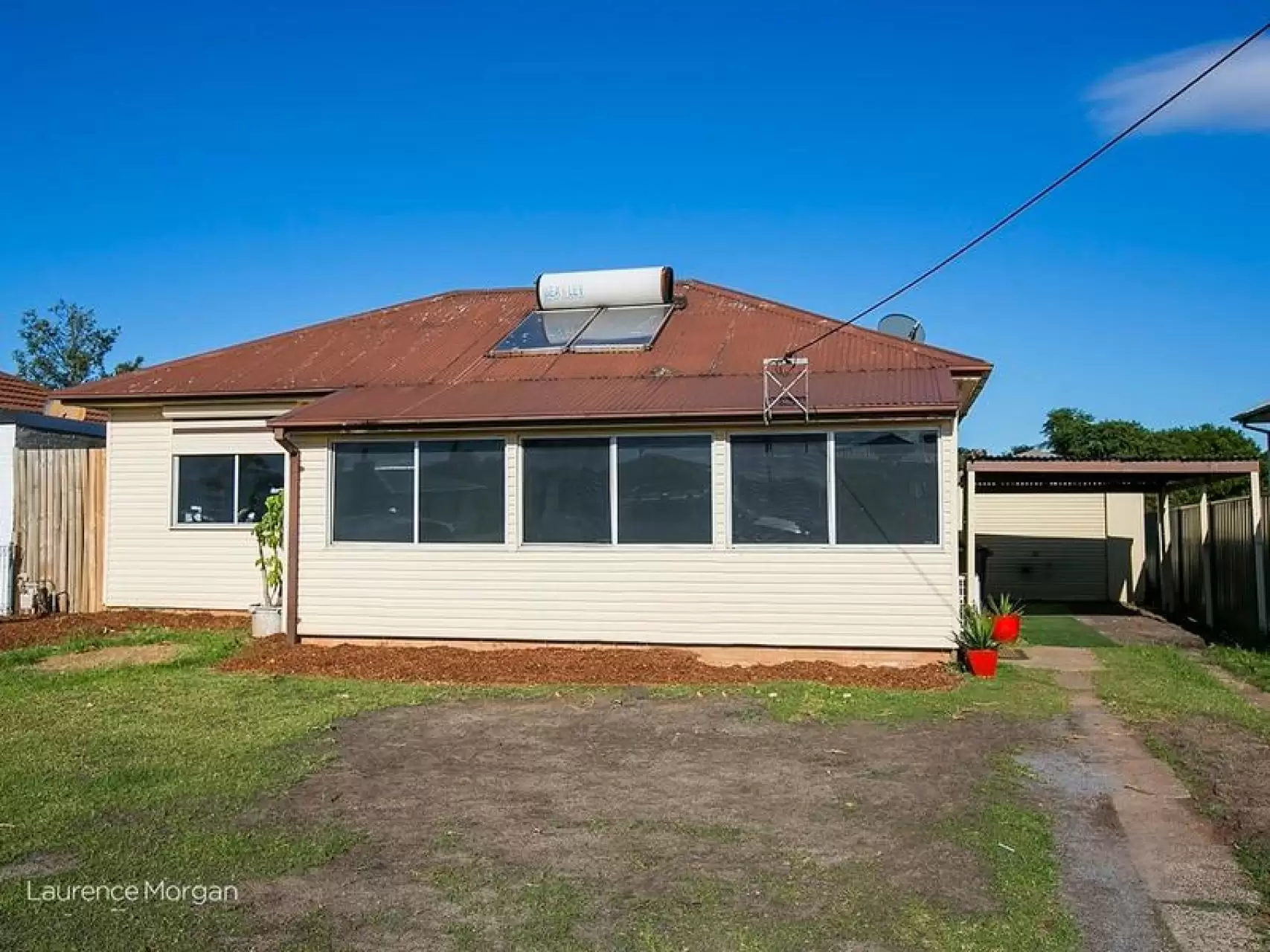 37 Lindsay Street, Unanderra Sold by Laurence Morgan Real Estate - image 1