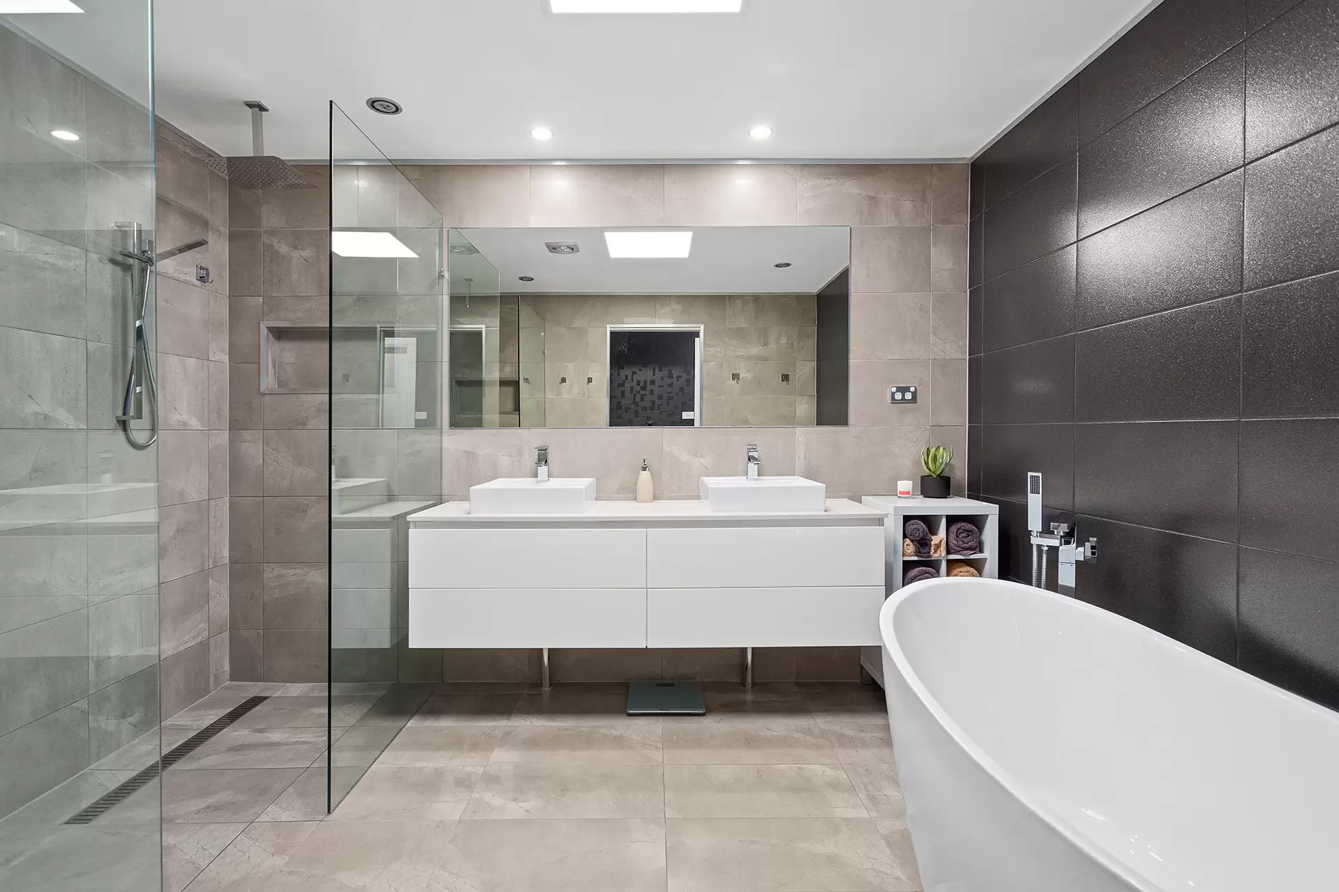 5 Stanley Avenue, Farmborough Heights Sold by Laurence Morgan Real Estate - image 4