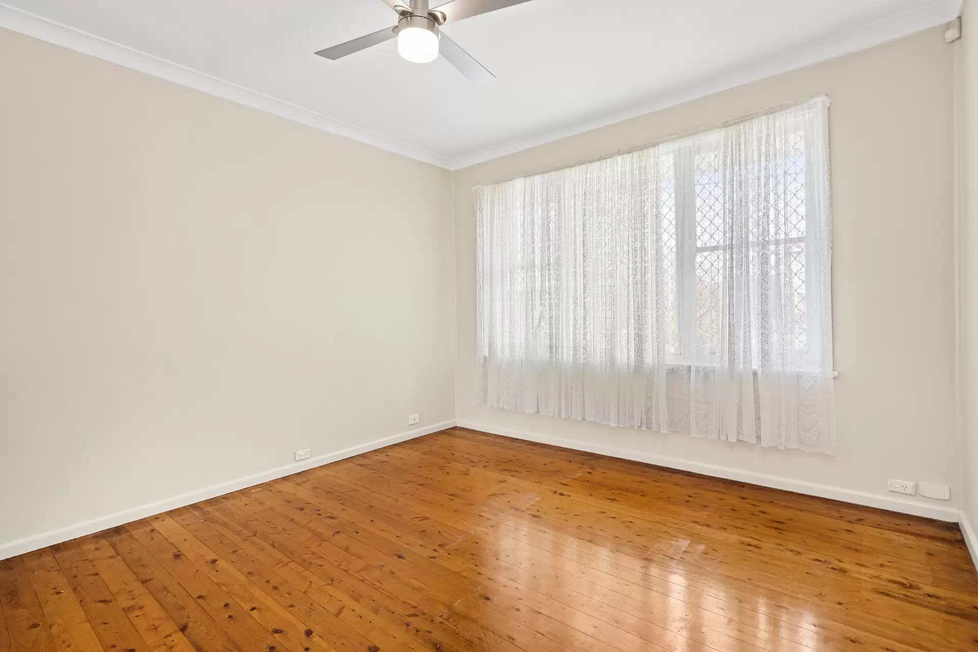32 Lombard Avenue, Fairy Meadow Sold by Laurence Morgan Real Estate - image 8