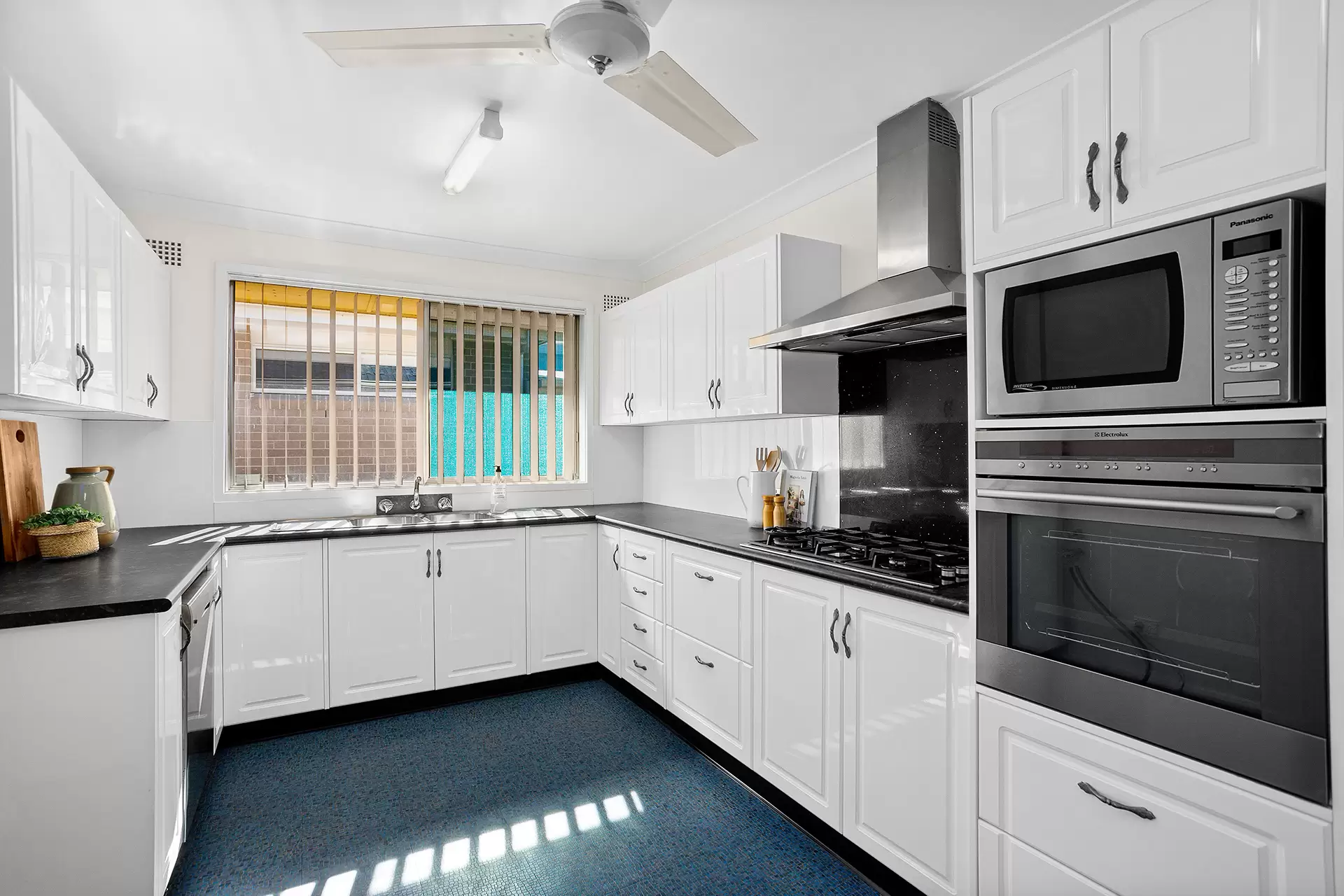 10 Hardie Street, Corrimal Sold by Laurence Morgan Real Estate - image 4
