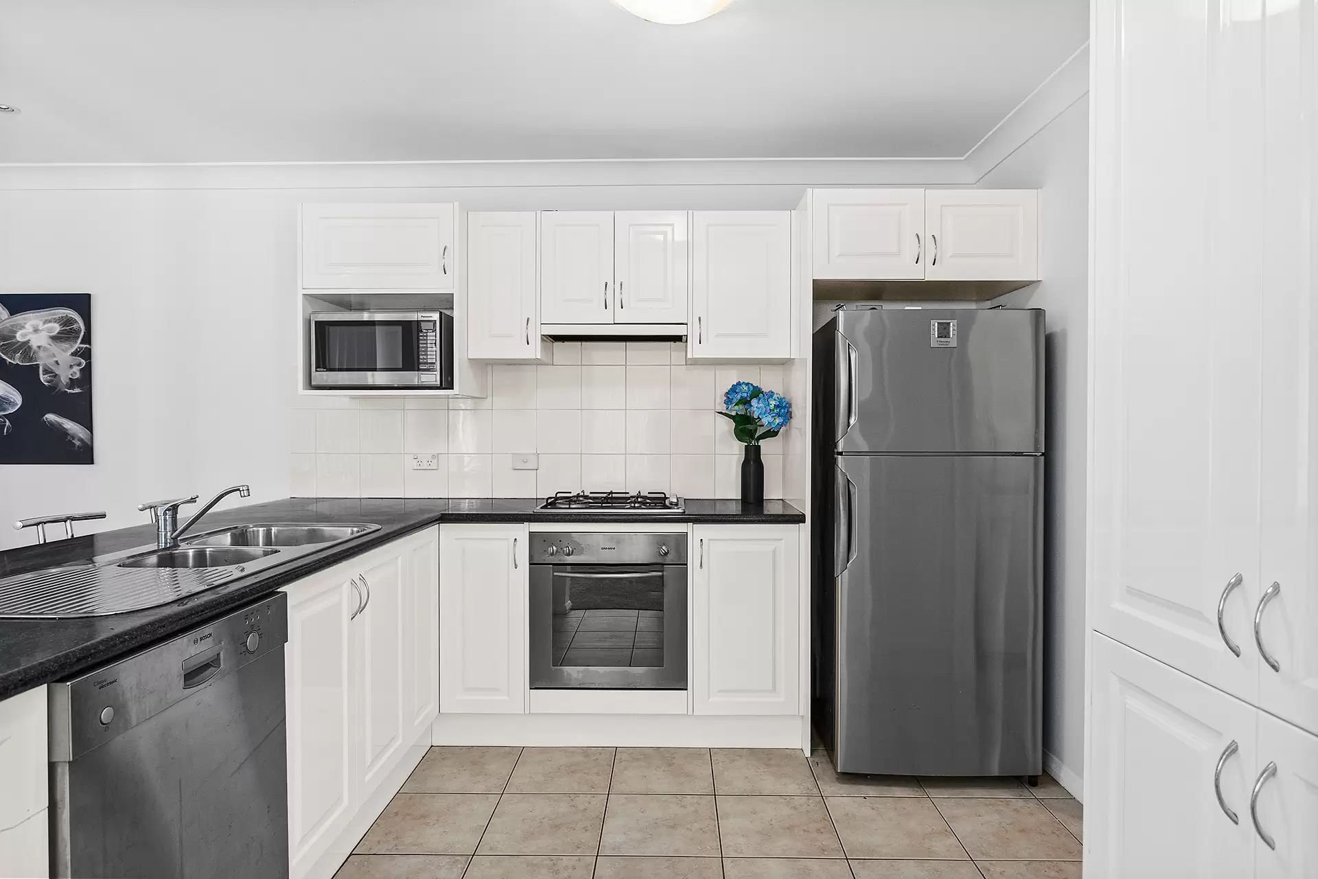 1/37 Smith Street, Fairy Meadow Sold by Laurence Morgan Real Estate - image 2