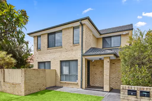 1/37 Smith Street, Fairy Meadow Sold by Laurence Morgan Real Estate