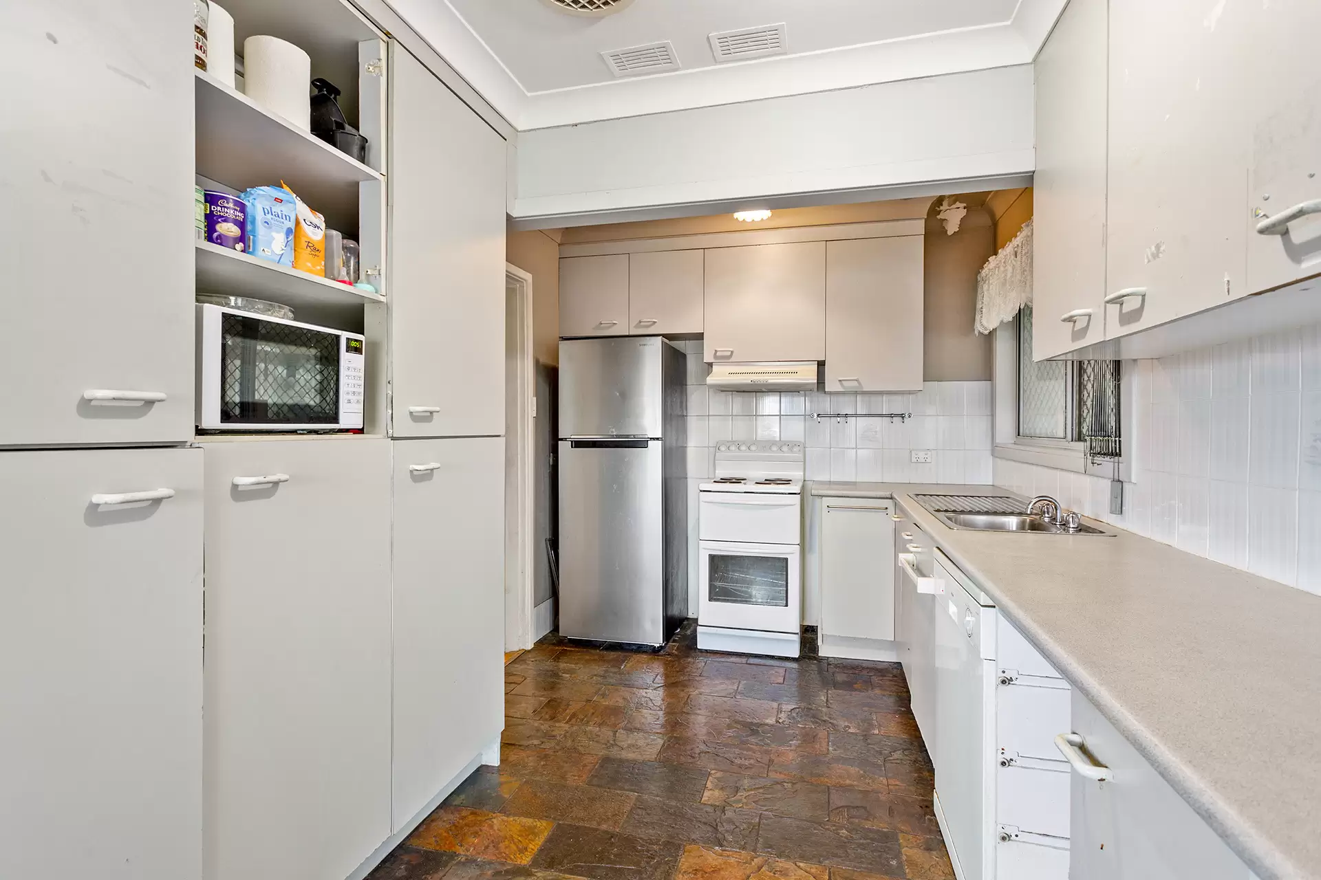 426 Northcliffe Drive, Berkeley Sold by Laurence Morgan Real Estate - image 3