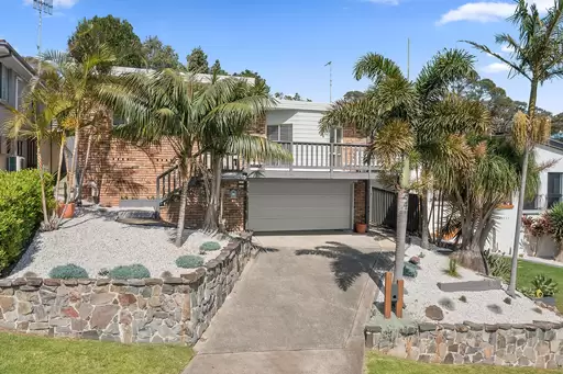 44 Scenic Crescent, Albion Park Sold by Laurence Morgan Real Estate
