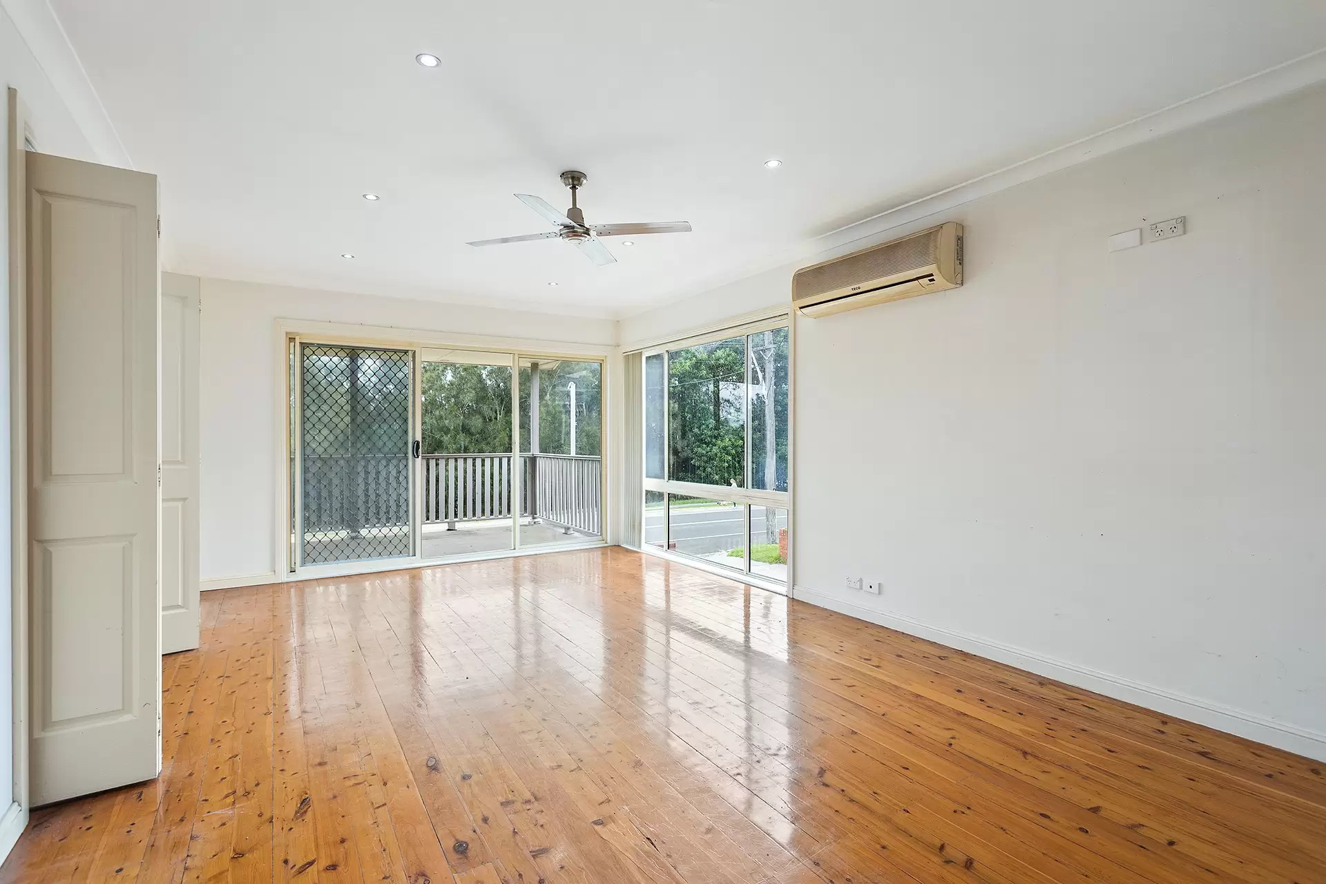 247 Reddall Parade, Mount Warrigal Sold by Laurence Morgan Real Estate - image 3