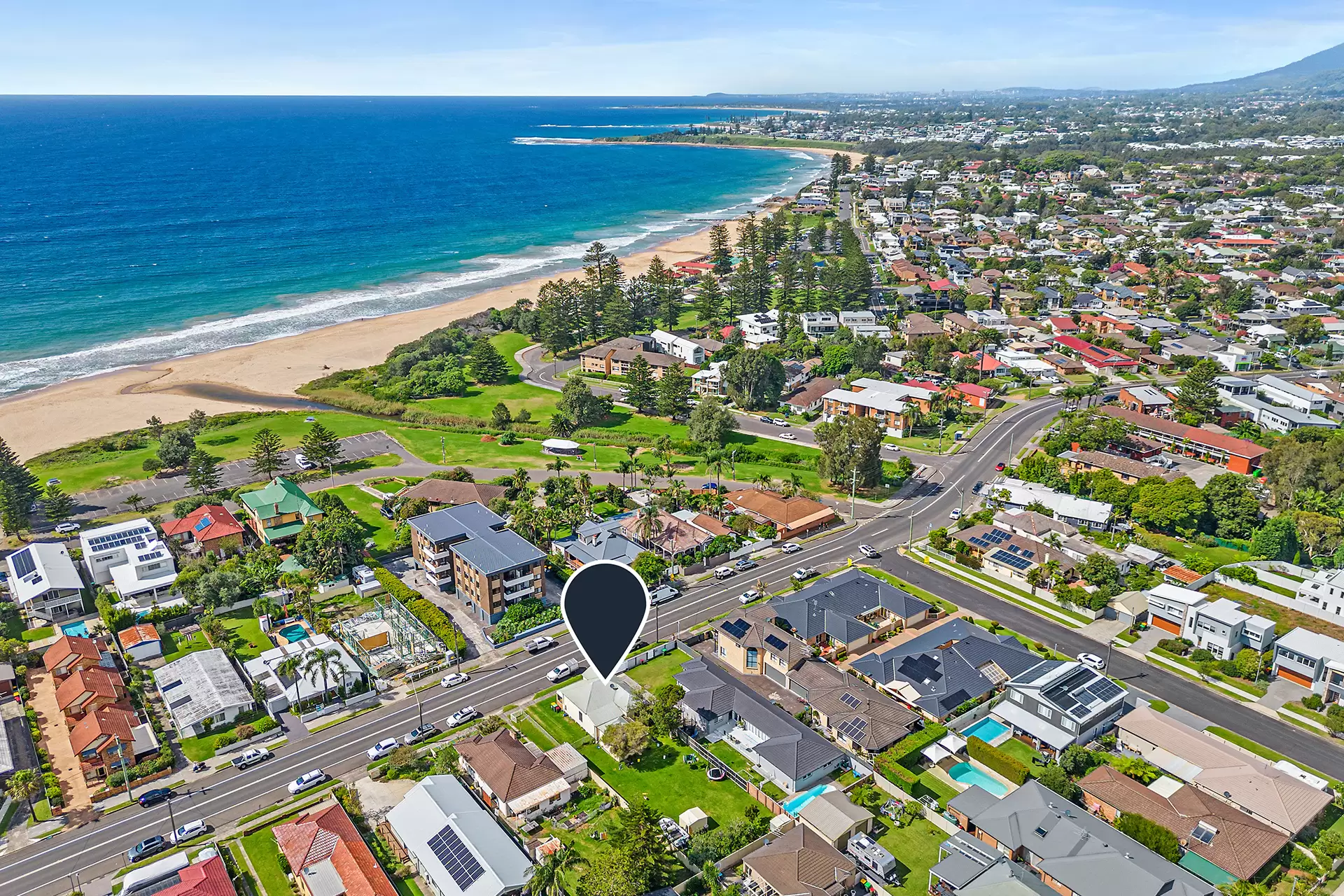 202 Lawrence Hargrave Drive, Thirroul Sold by Laurence Morgan Real Estate - image 2