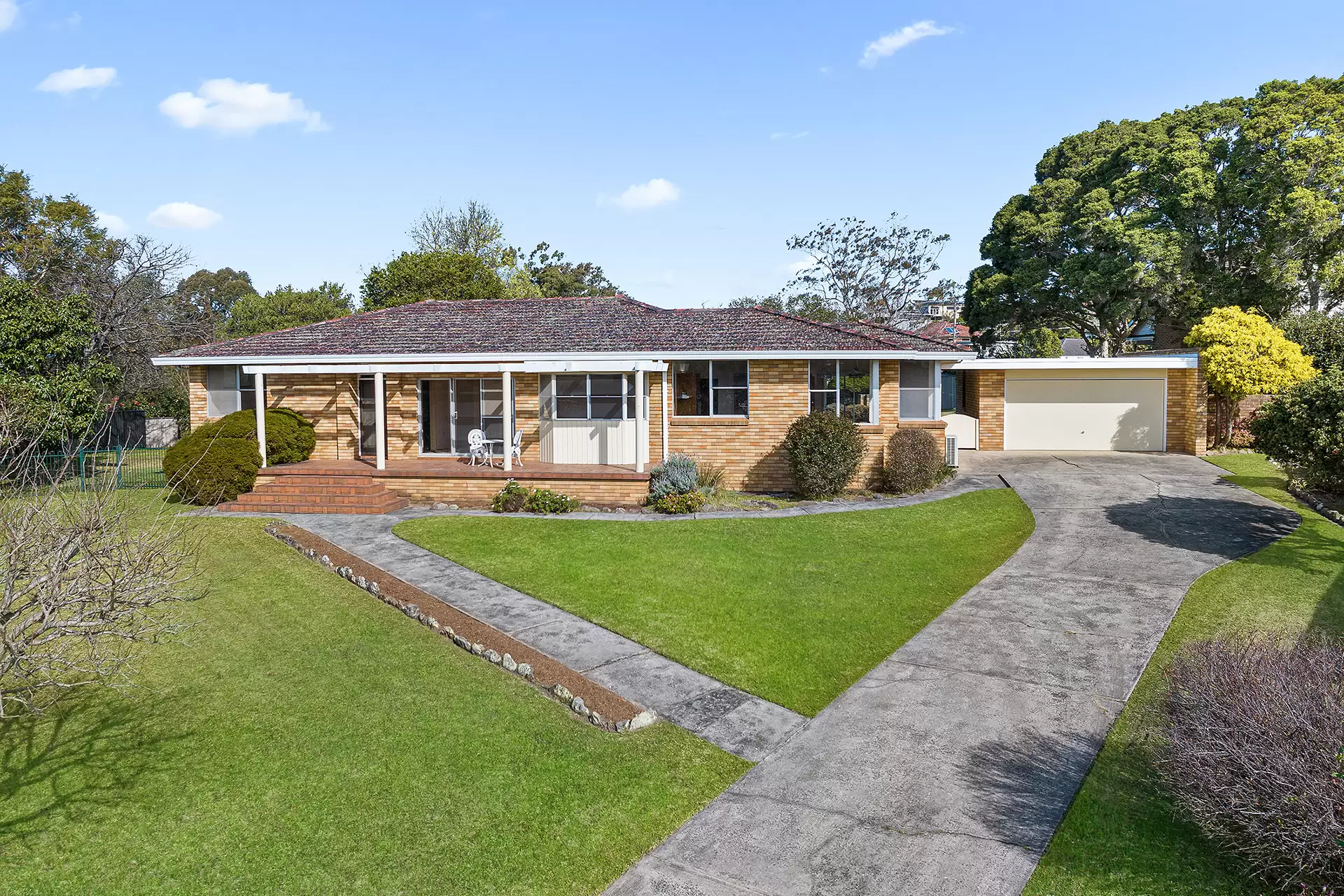 8 Craig Mor Way, Keiraville Sold by Laurence Morgan Real Estate - image 1