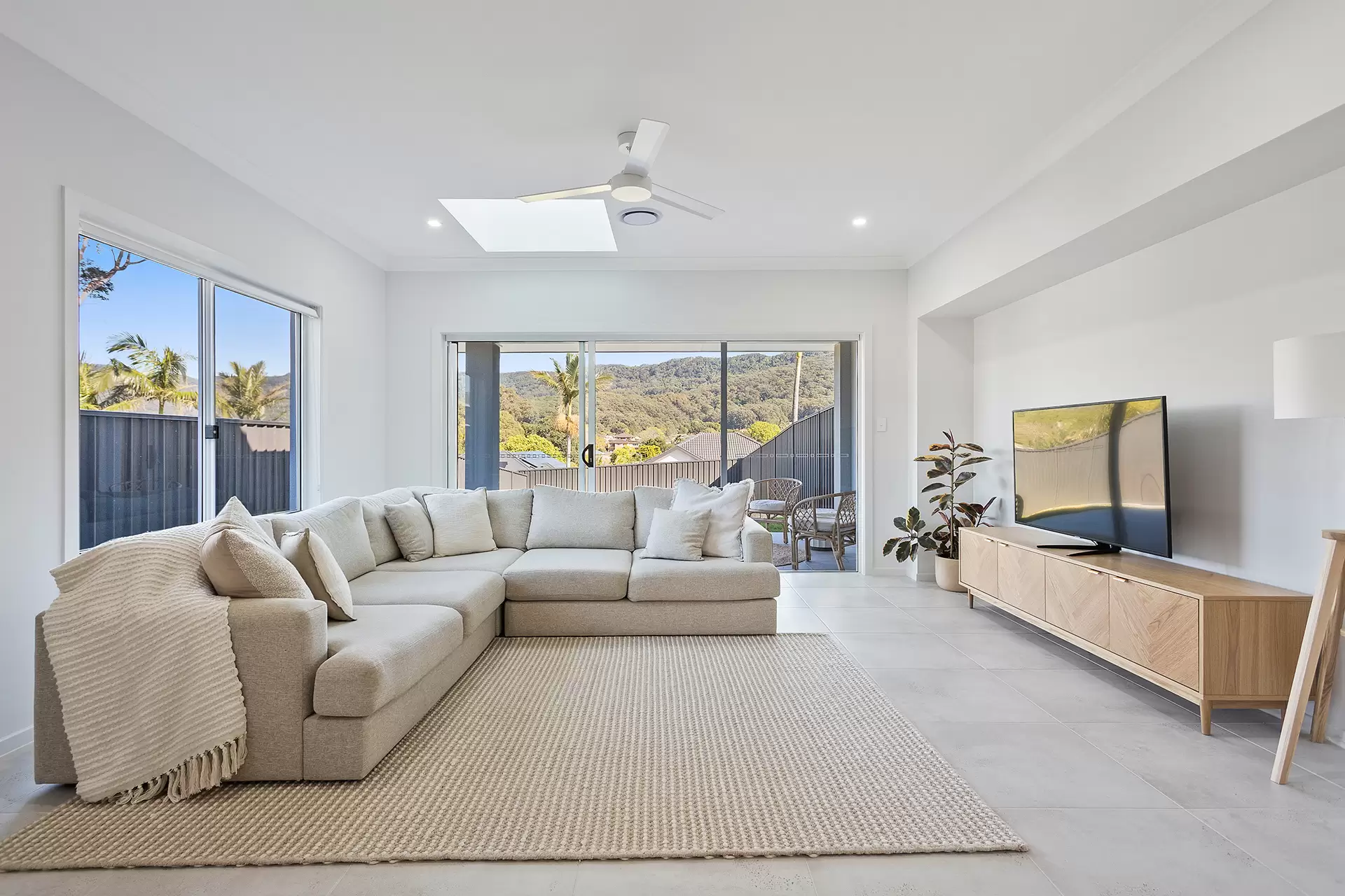 22b Yuill Avenue, Corrimal Sold by Laurence Morgan Real Estate - image 2