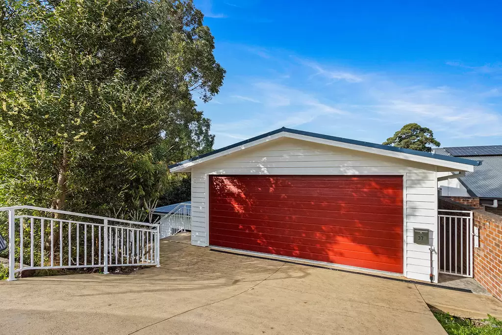 37 Outlook Drive, Figtree Sold by Laurence Morgan Real Estate