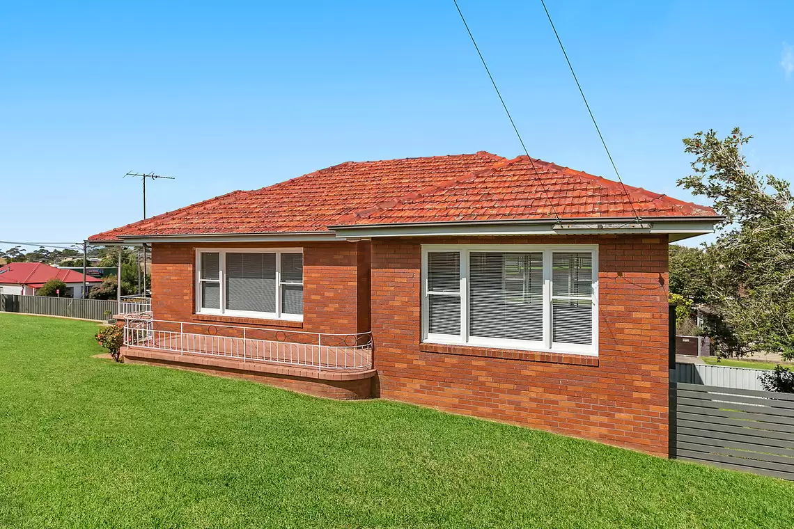4 Hillcrest Avenue, Woonona Sold by Laurence Morgan Real Estate - image 1