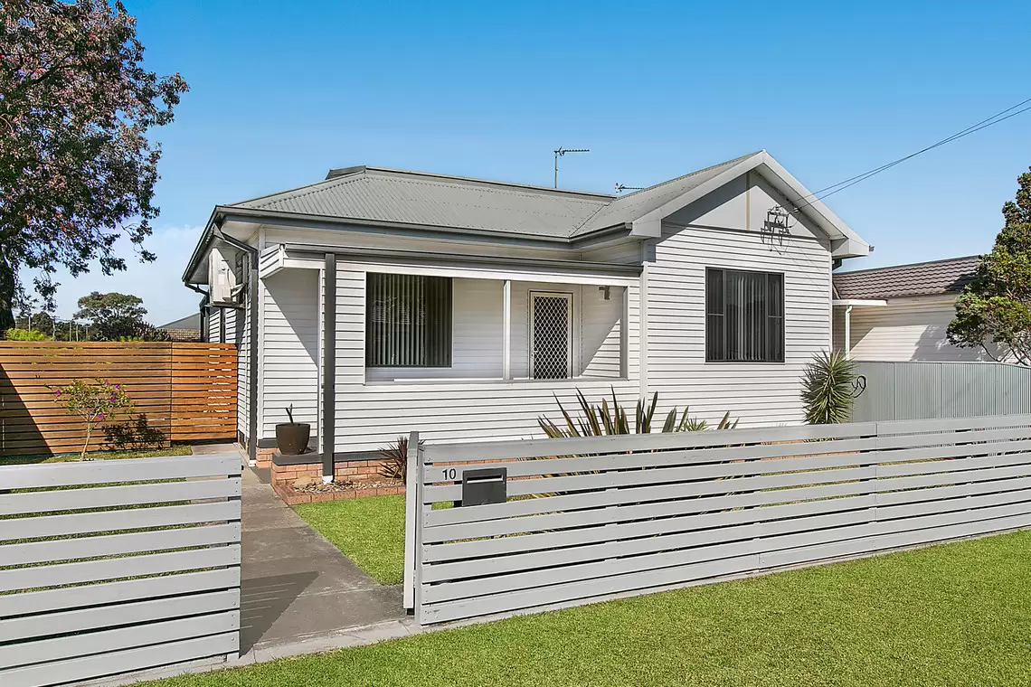 10 John Street, Towradgi Sold by Laurence Morgan Real Estate - image 1