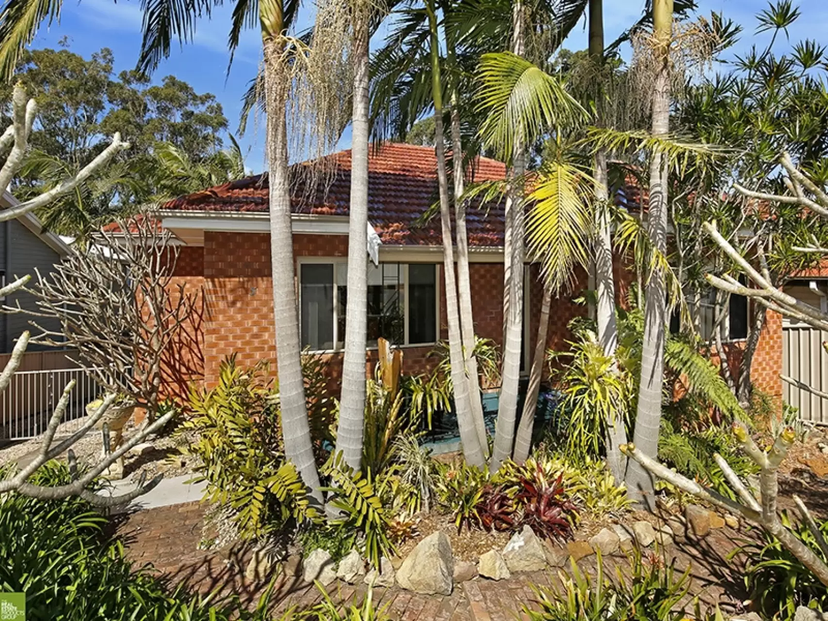 5 June Parade, Woonona Sold by Laurence Morgan Real Estate - image 1