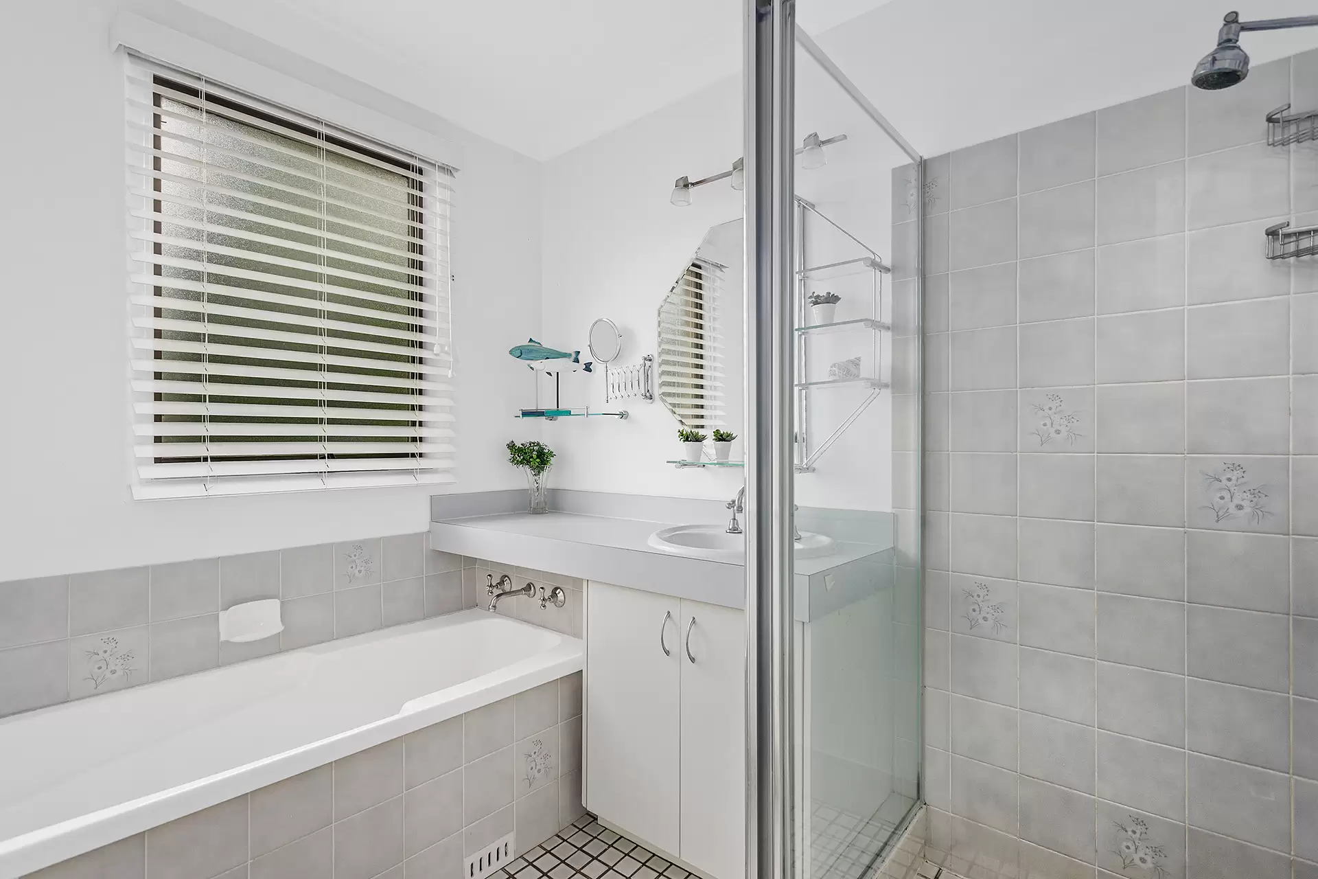 2 Glenhaven Street, Woonona Sold by Laurence Morgan Real Estate - image 8