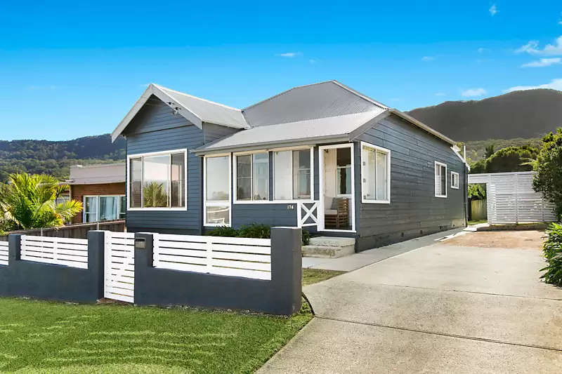 174 Lawrence Hargrave Drive, Thirroul Sold by Laurence Morgan Real Estate - image 1