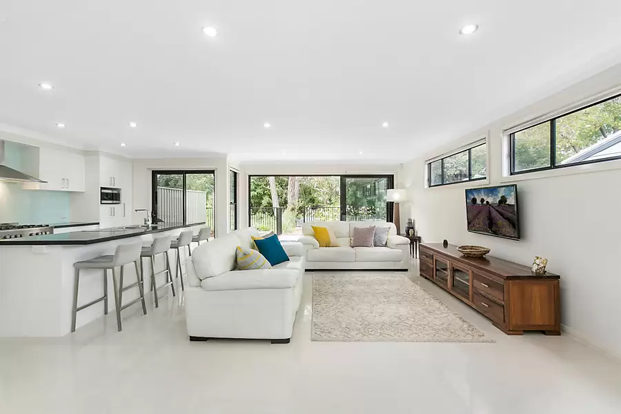 2/2c Nicholson Road, Woonona Sold by Laurence Morgan Real Estate - image 3