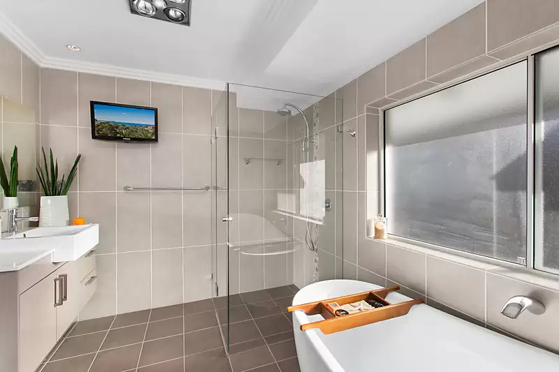 6 Gray Street, Woonona Sold by Laurence Morgan Real Estate - image 4