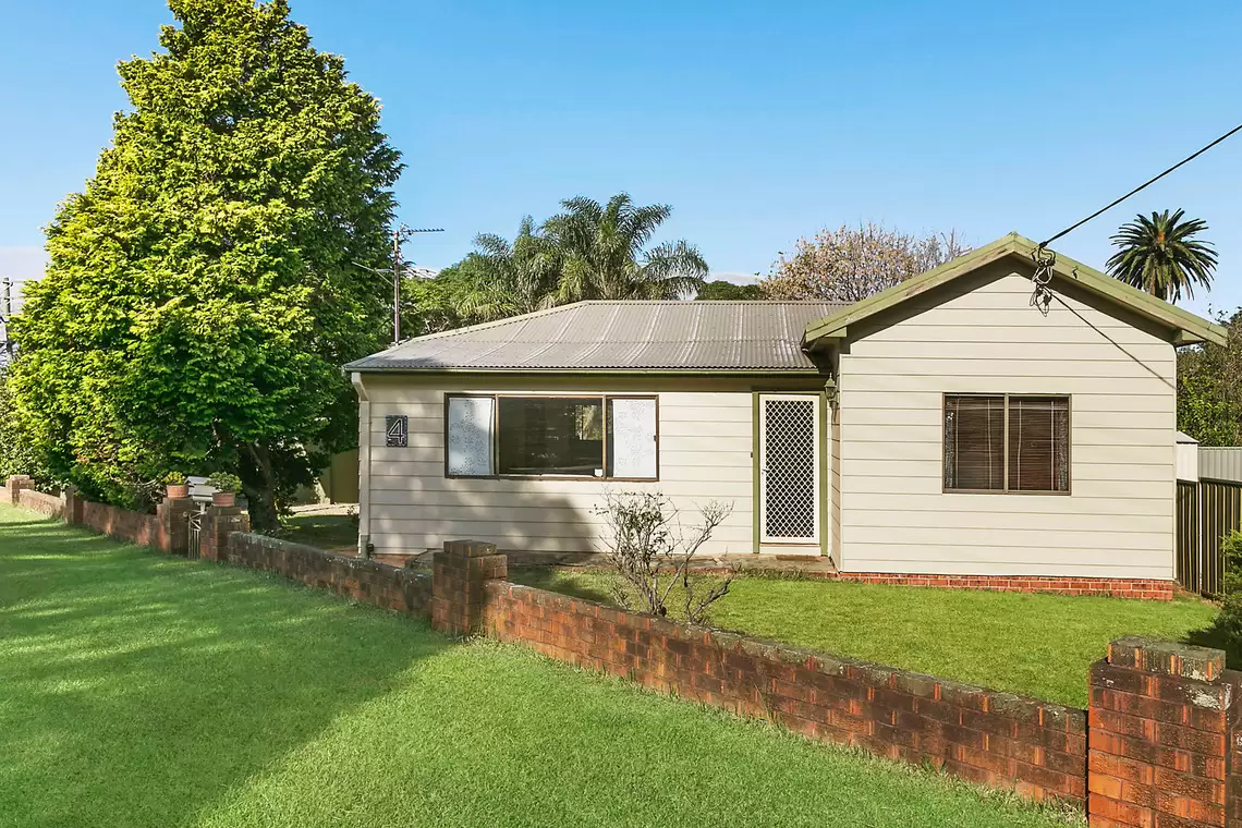 4 Dumbrell Road, Bulli Sold by Laurence Morgan Real Estate - image 1