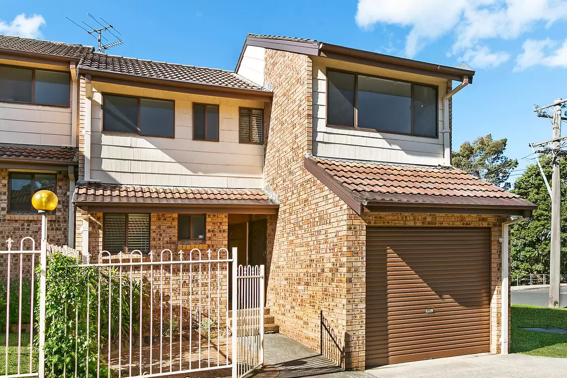 1/27 Nicholson Road, Woonona Sold by Laurence Morgan Real Estate - image 1