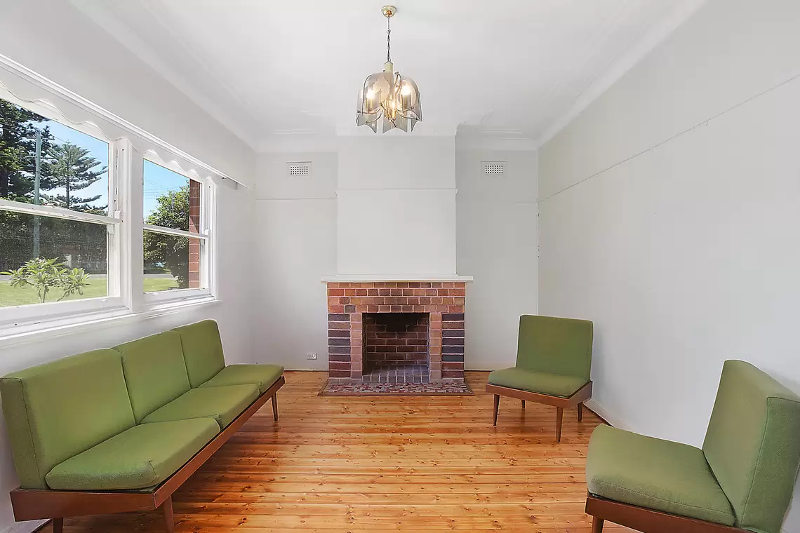 79 Point Street, Bulli Sold by Laurence Morgan Real Estate - image 2