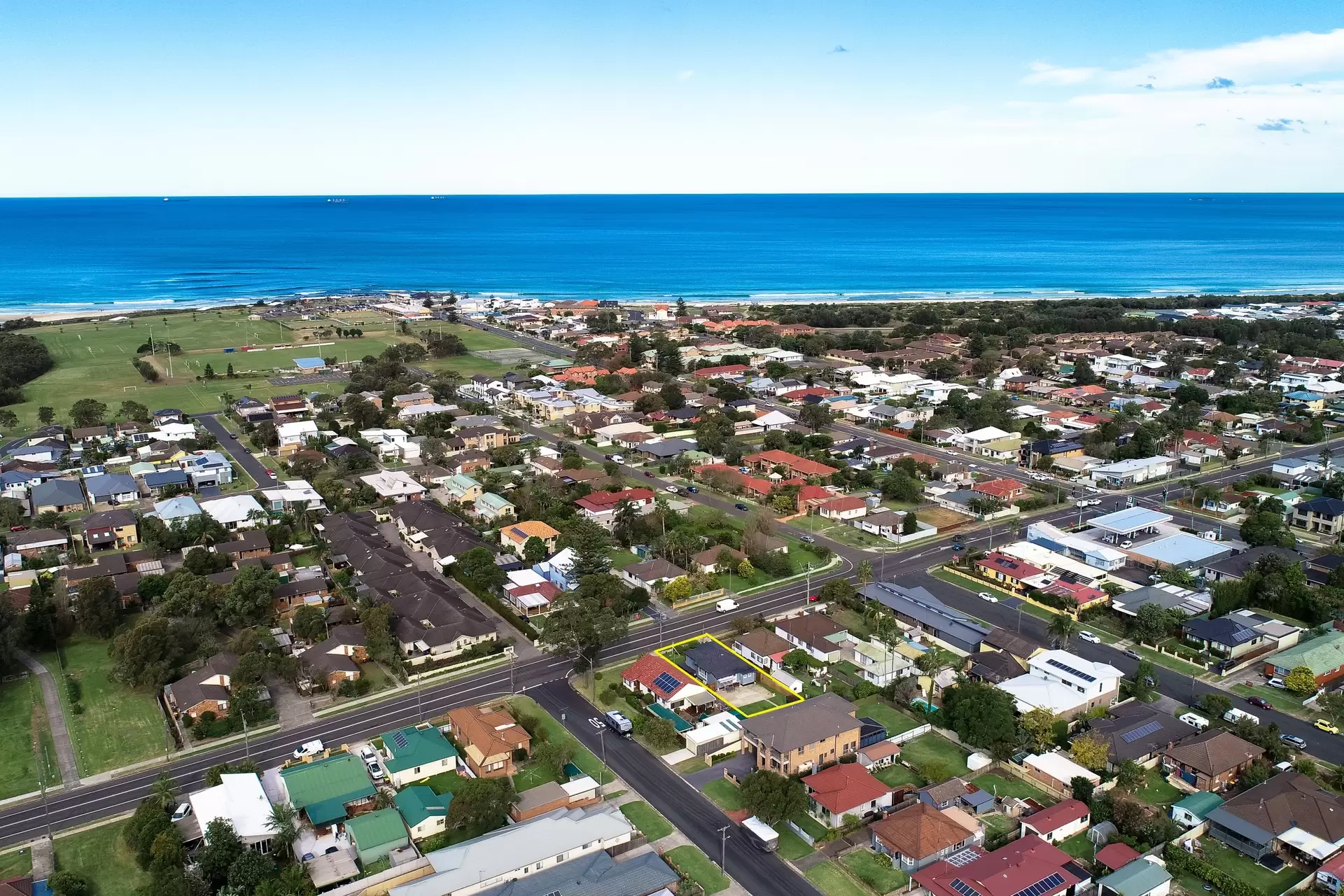146 Pioneer Road, Towradgi Sold by Laurence Morgan Real Estate - image 1