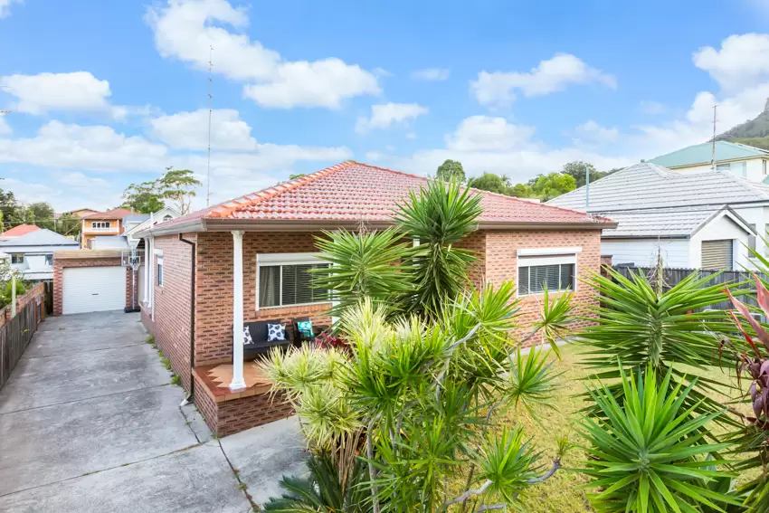 25 Annie Street, Corrimal Sold by Laurence Morgan Real Estate - image 1