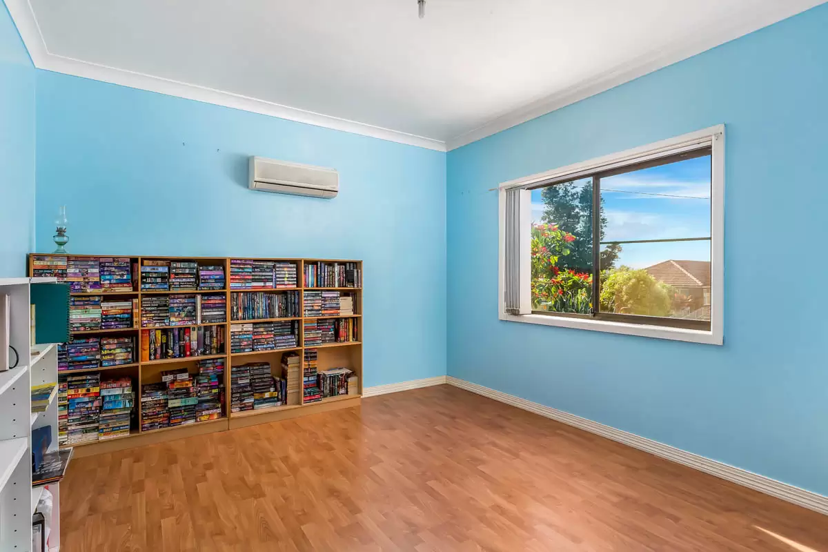 66 McKenzie Avenue, Wollongong Sold by Laurence Morgan Real Estate - image 6