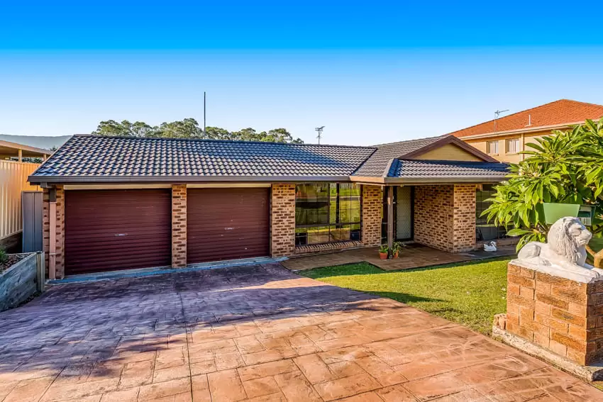 16 Throsby Avenue, Horsley Sold by Laurence Morgan Real Estate - image 1