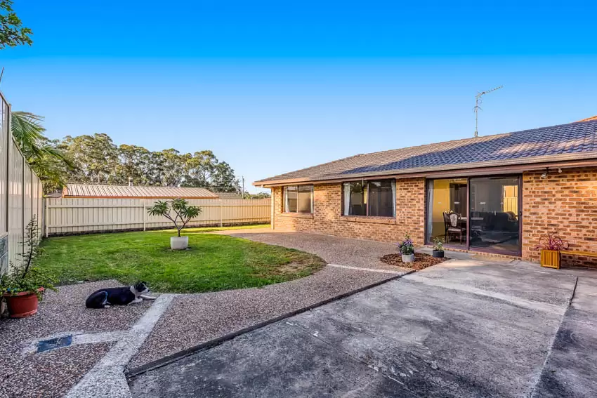 16 Throsby Avenue, Horsley Sold by Laurence Morgan Real Estate - image 5