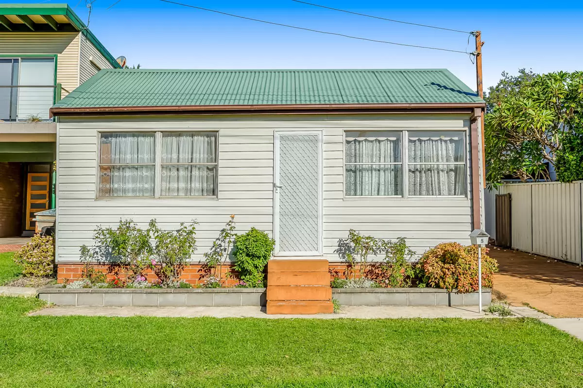 5 Cowper Street, Helensburgh Sold by Laurence Morgan Real Estate - image 1