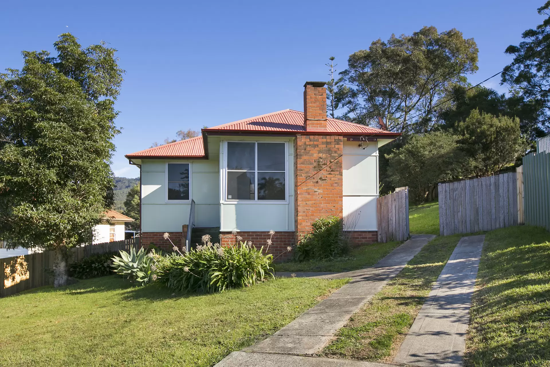 51 Westmacott Parade, Bulli Sold by Laurence Morgan Real Estate - image 1