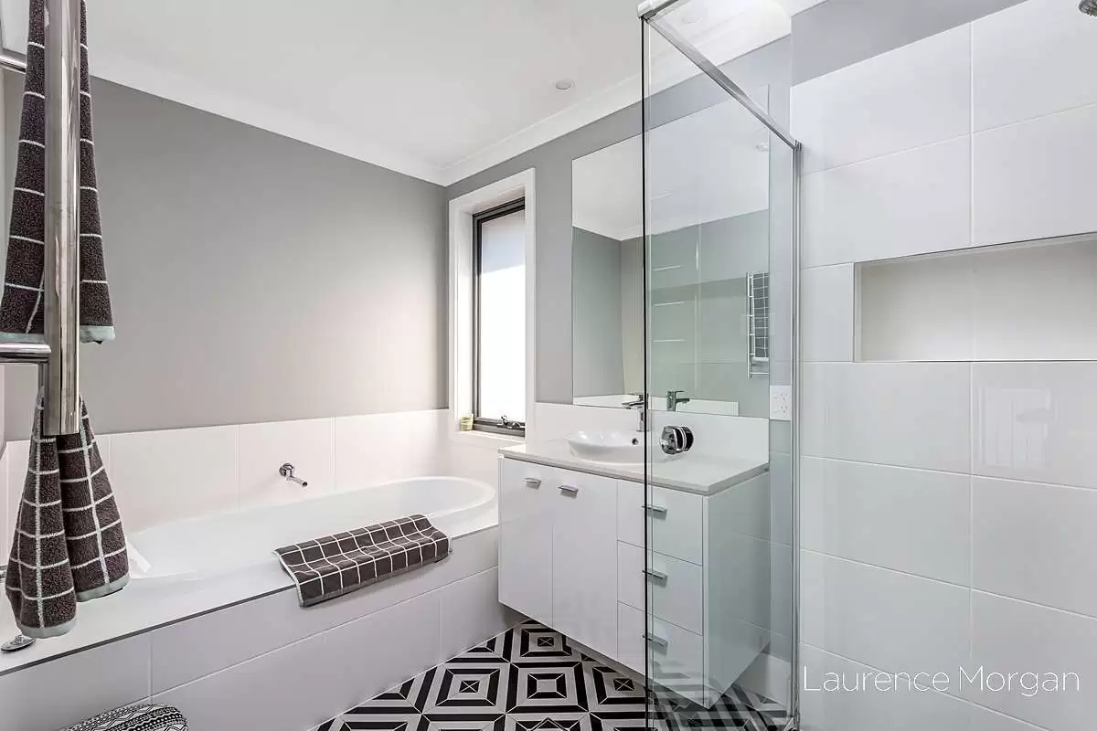 6 Brooks Terrace, Kanahooka Sold by Laurence Morgan Real Estate - image 9