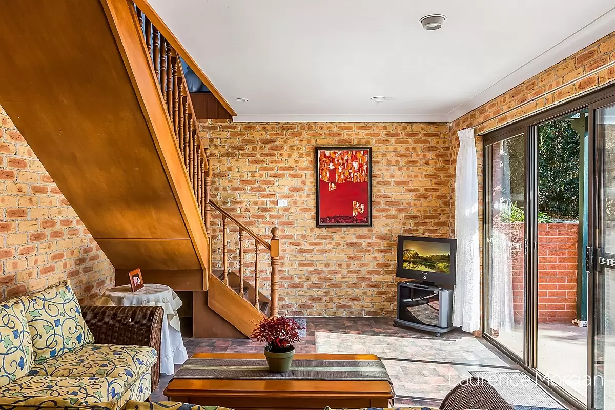16 Beverley Avenue, Unanderra Sold by Laurence Morgan Real Estate - image 2