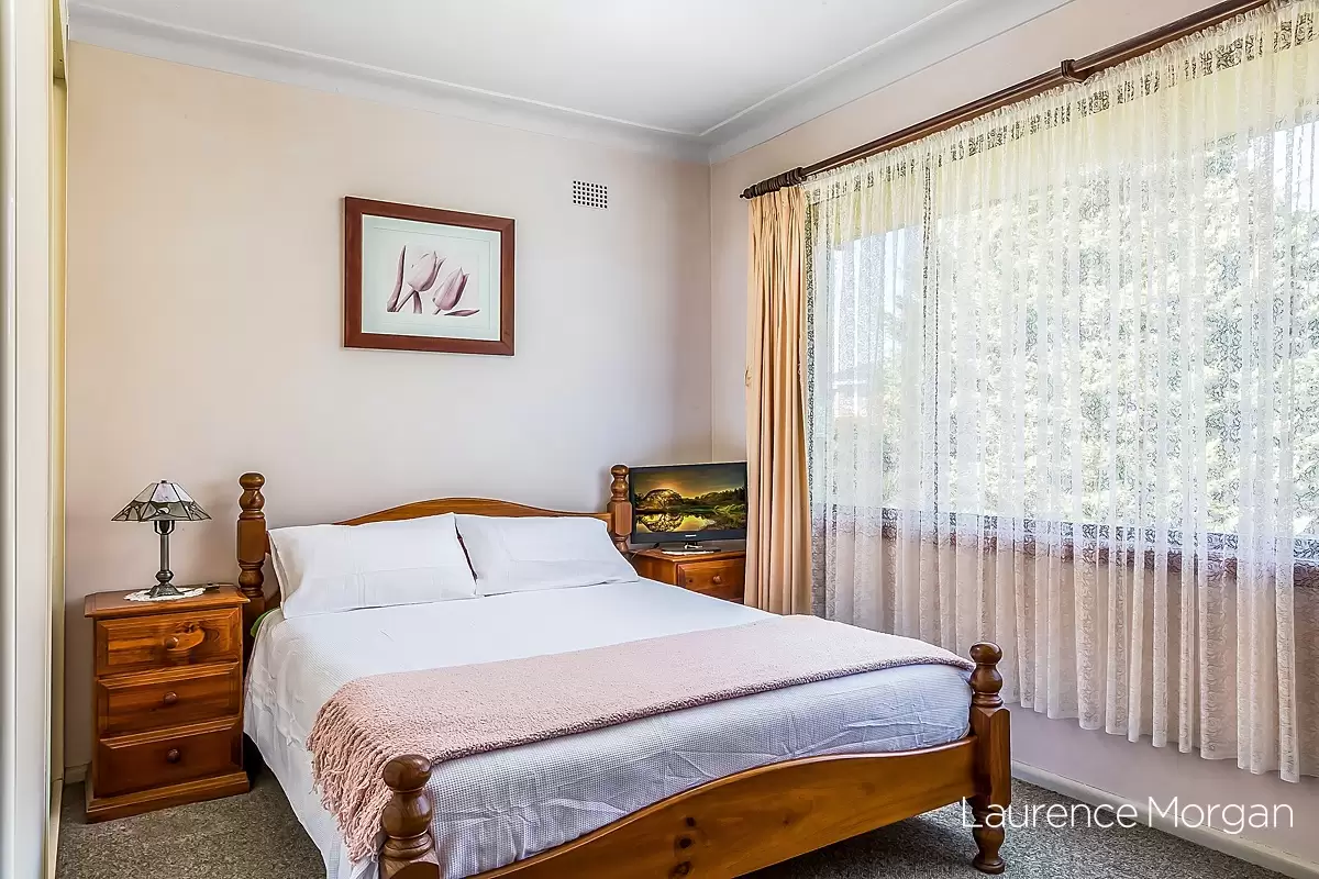 16 Beverley Avenue, Unanderra Sold by Laurence Morgan Real Estate - image 4