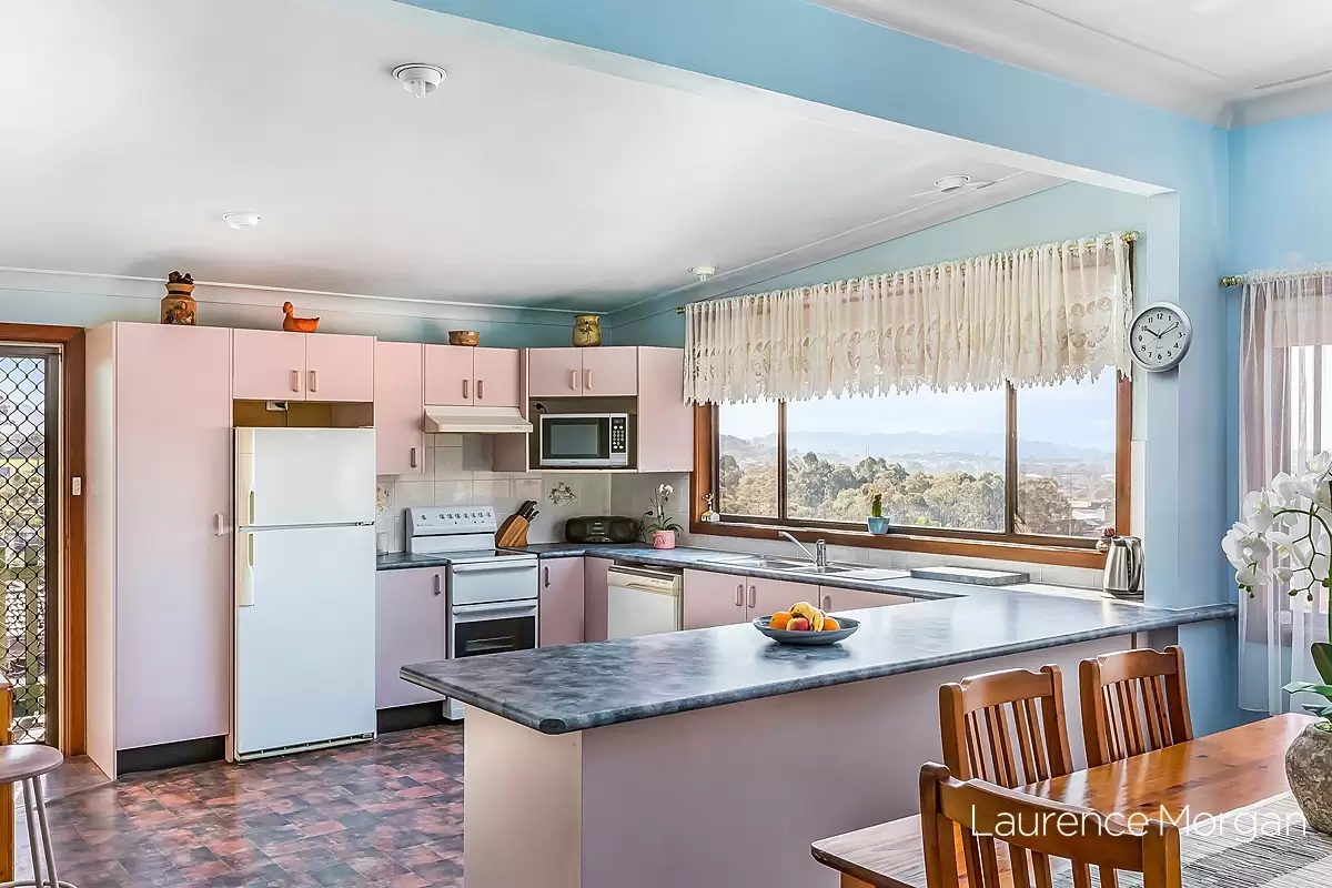 16 Beverley Avenue, Unanderra Sold by Laurence Morgan Real Estate - image 6