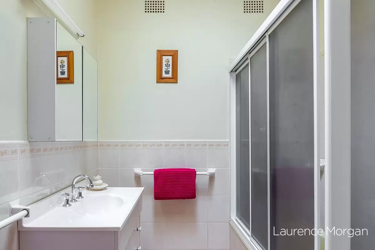 16 Beverley Avenue, Unanderra Sold by Laurence Morgan Real Estate - image 8