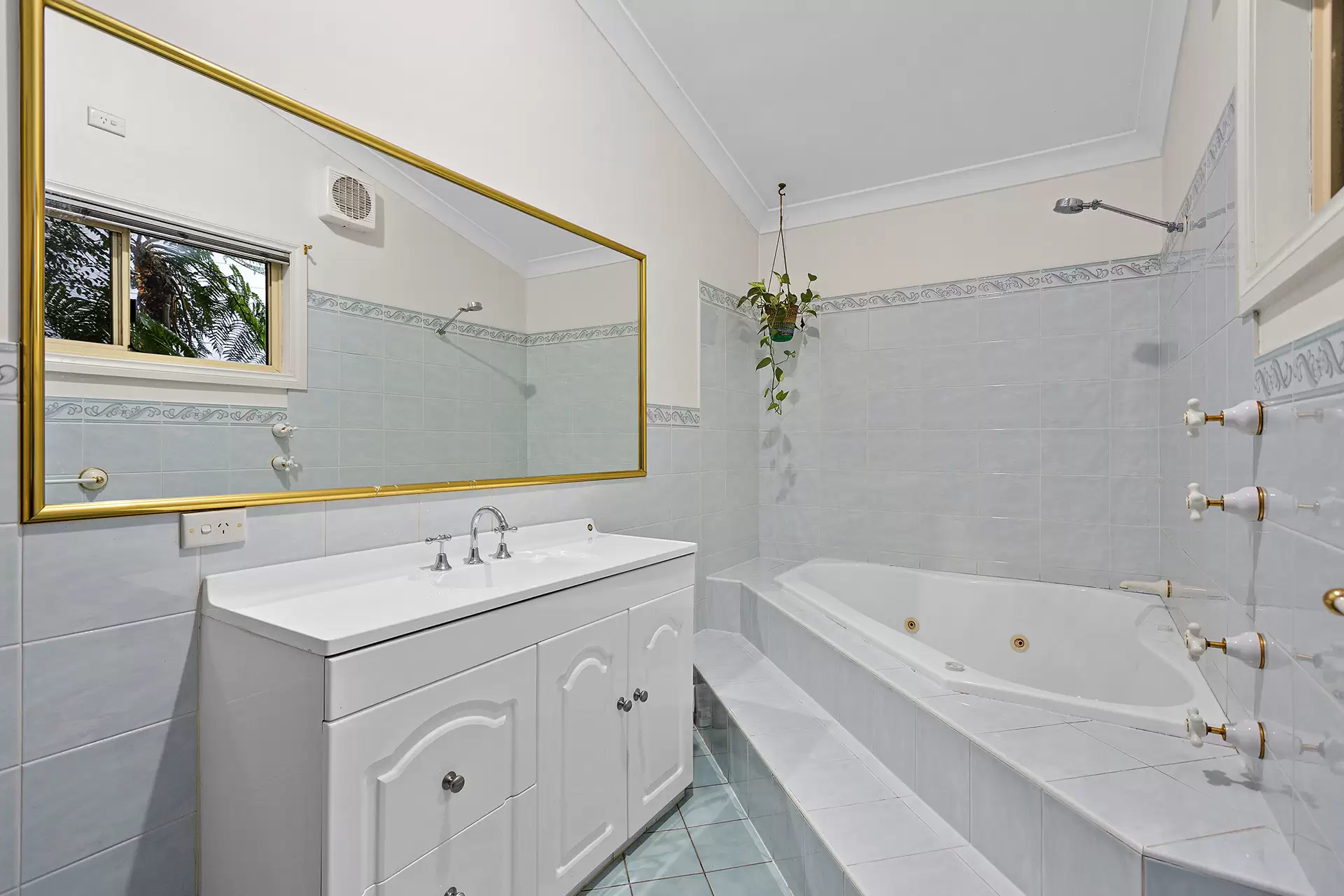 5 Sandhurst Street, Bulli Sold by Laurence Morgan Real Estate - image 9