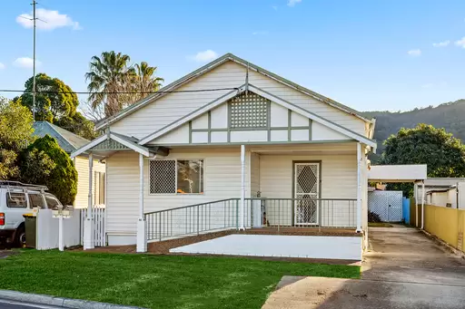 20 Railway Parade, Thirroul Sold by Laurence Morgan Real Estate
