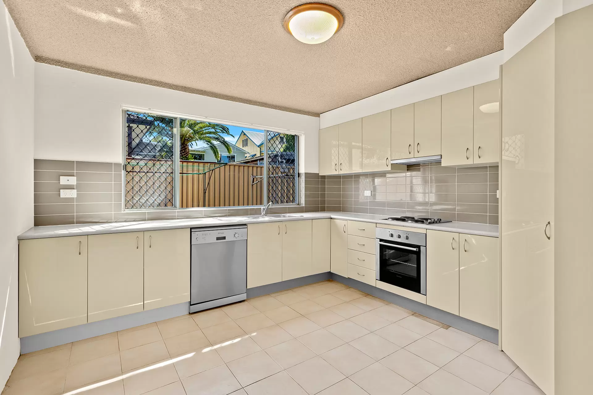 2/48A Alfred Street, Woonona Sold by Laurence Morgan Real Estate - image 2