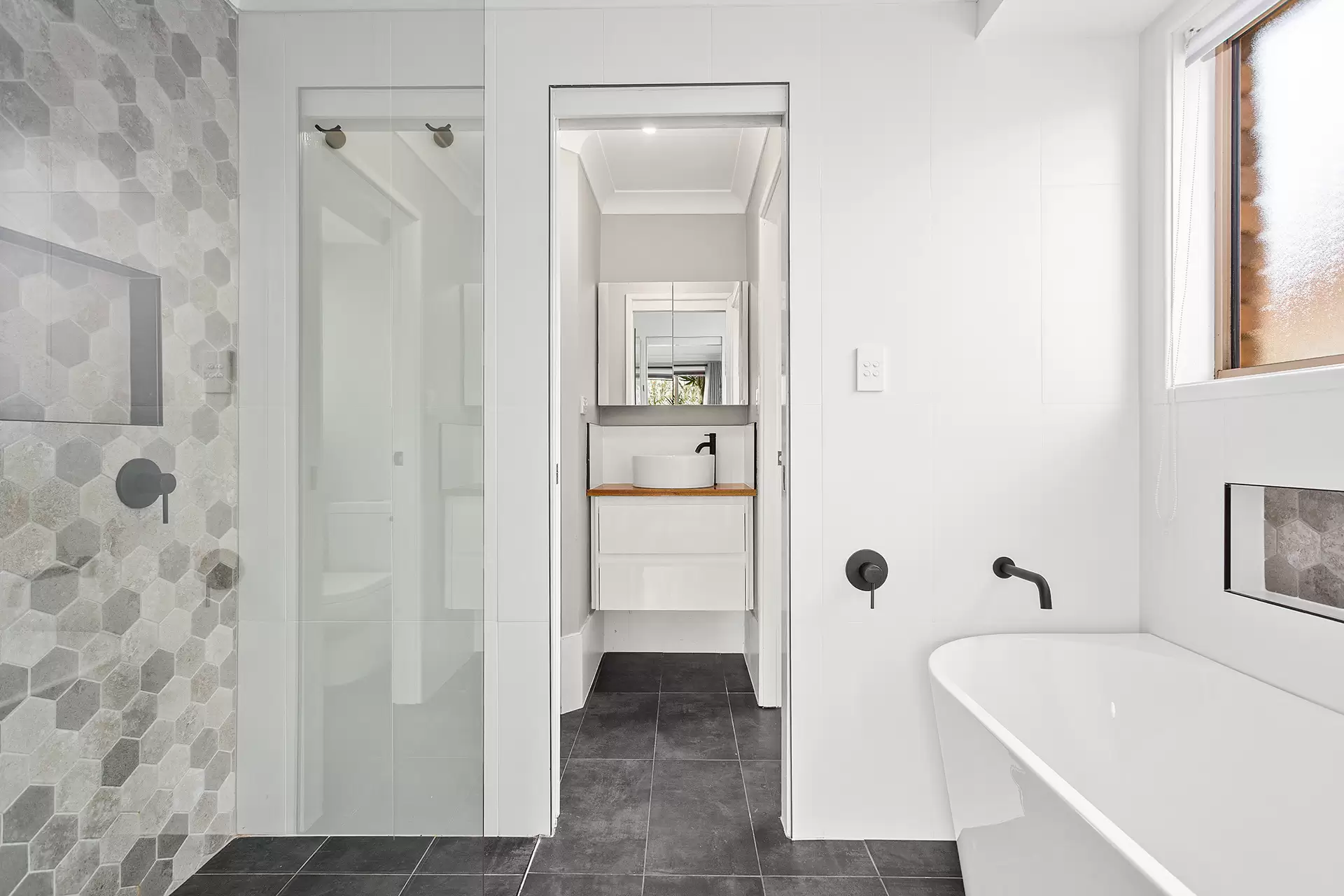 19 Smith Avenue, Albion Park Sold by Laurence Morgan Real Estate - image 6