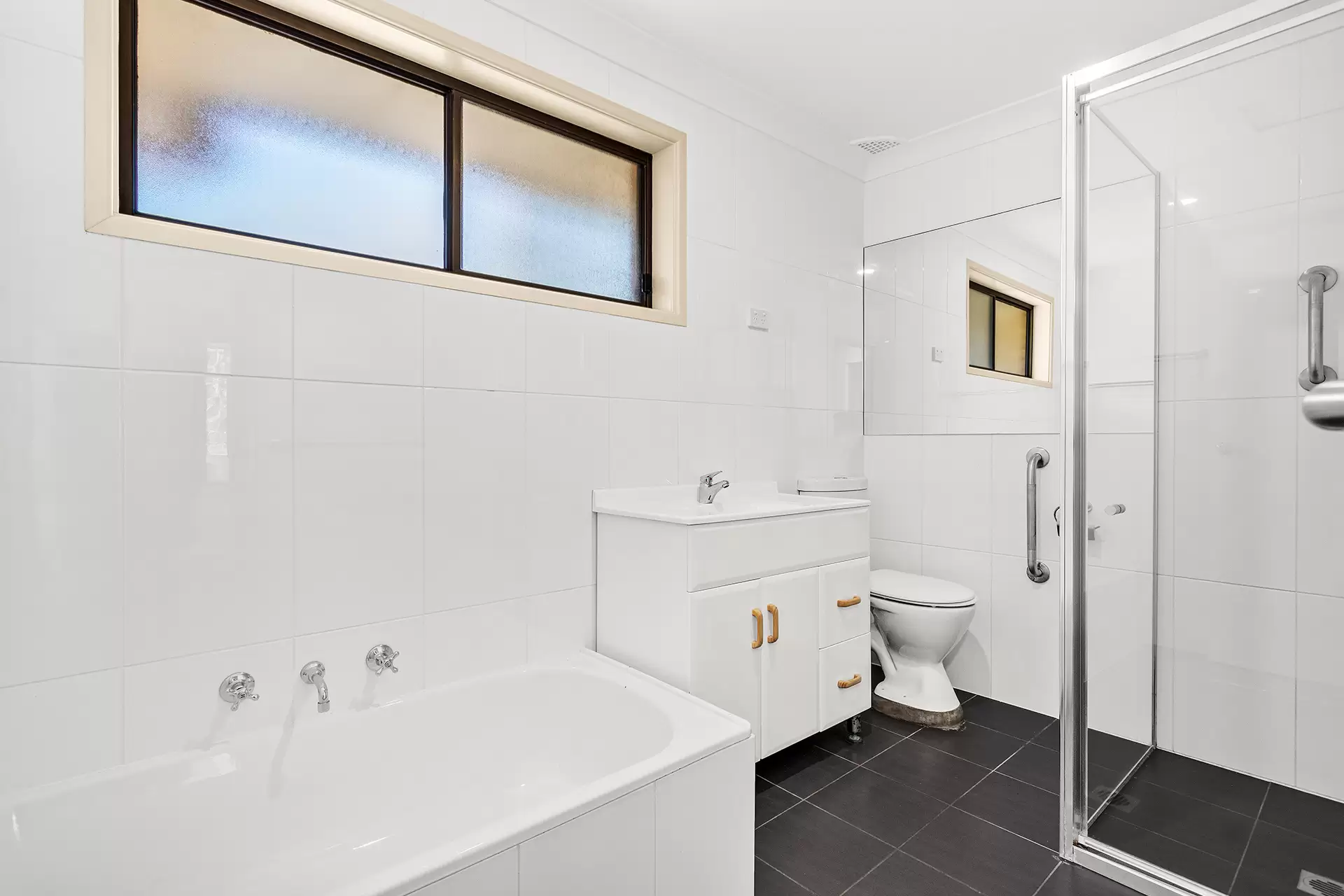 4/9-11 Cochrane Road, Thirroul Sold by Laurence Morgan Real Estate - image 9
