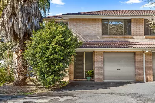 4/9-11 Cochrane Road, Thirroul Sold by Laurence Morgan Real Estate