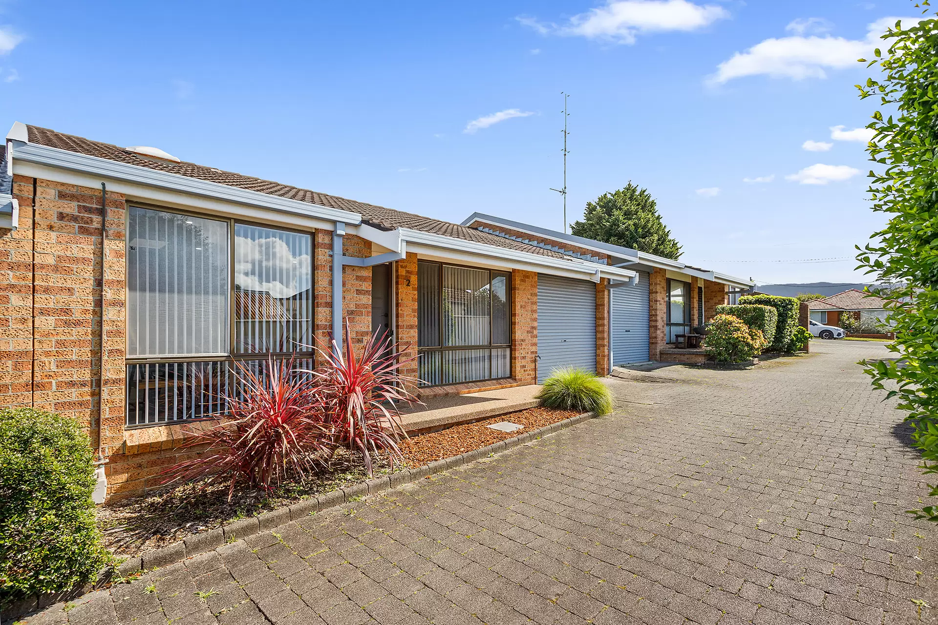 2/5 Hopetoun Street, Woonona Sold by Laurence Morgan Real Estate - image 1