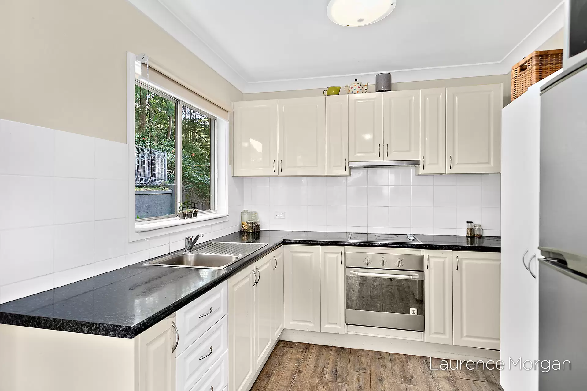 135 Koloona Avenue, Mount Keira Sold by Laurence Morgan Real Estate - image 3
