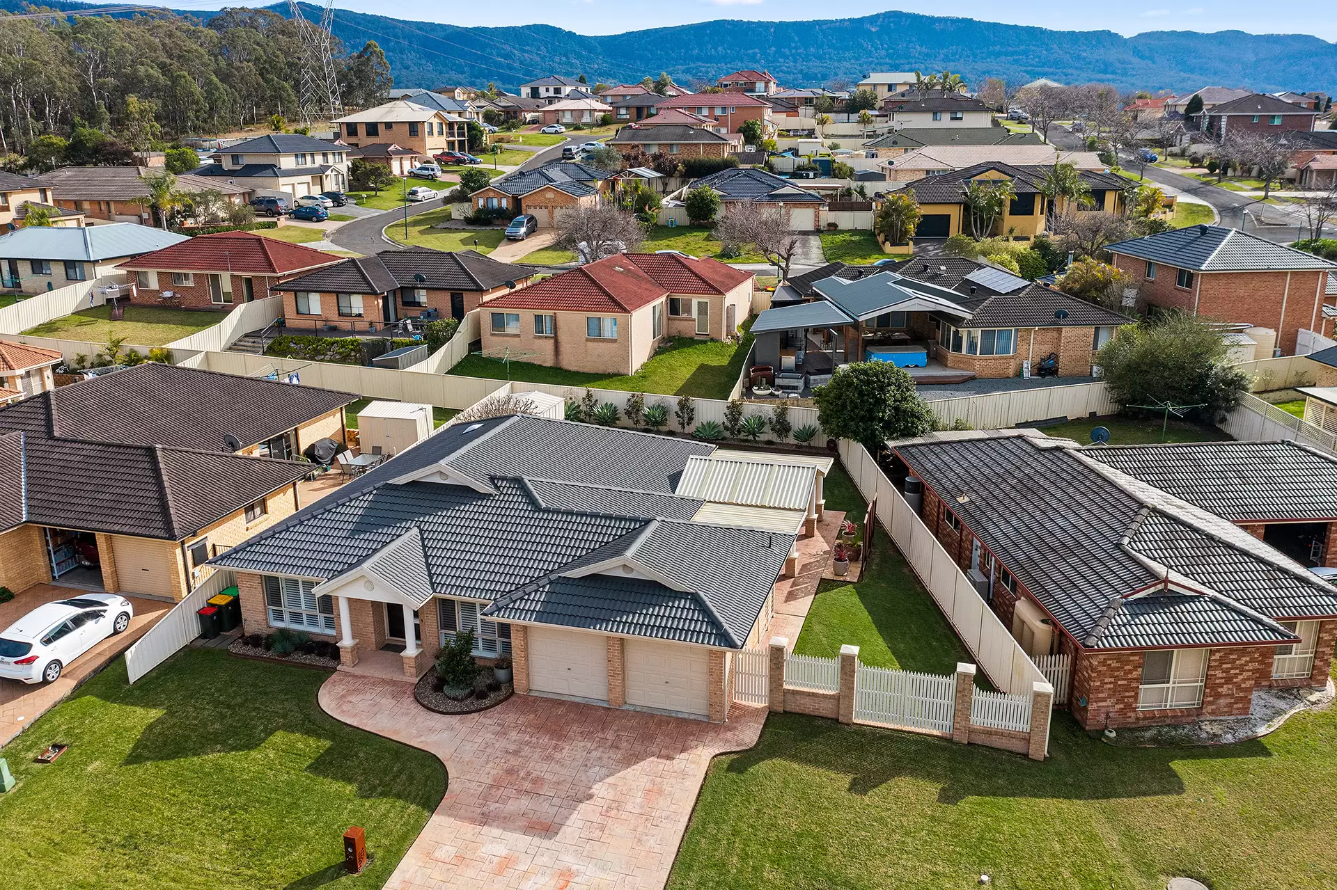 16 Boddington Way, Horsley Sold by Laurence Morgan Real Estate - image 2