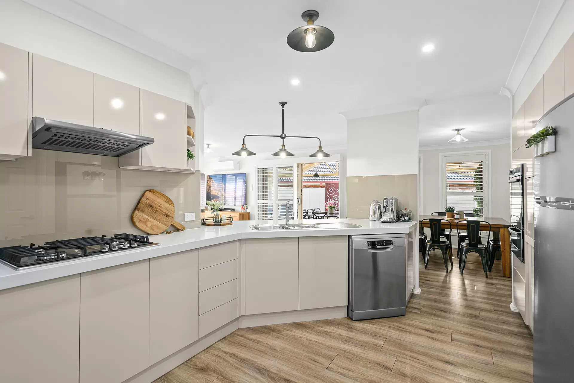 16 Boddington Way, Horsley Sold by Laurence Morgan Real Estate - image 3