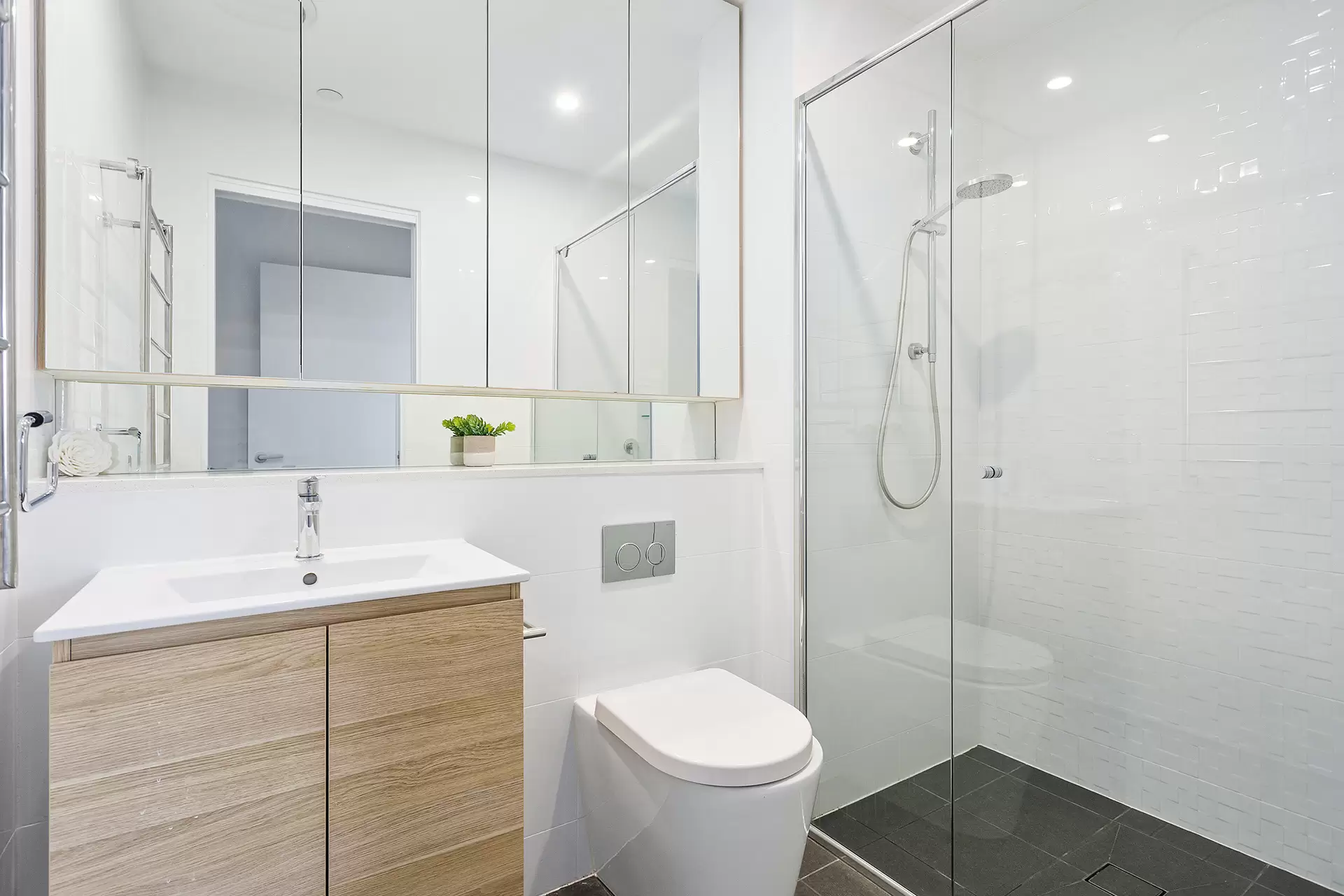605/10-18 Regent Street, Wollongong Sold by Laurence Morgan Real Estate - image 9
