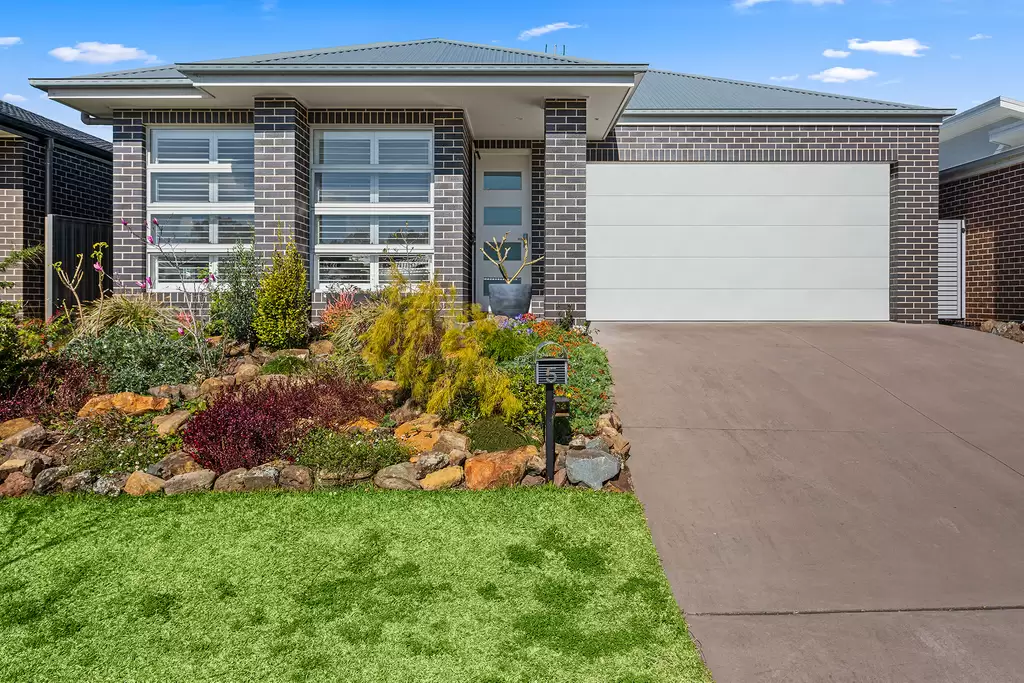 5 Crystal Avenue, Horsley Sold by Laurence Morgan Real Estate