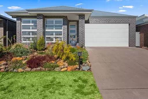 5 Crystal Avenue, Horsley Sold by Laurence Morgan Real Estate