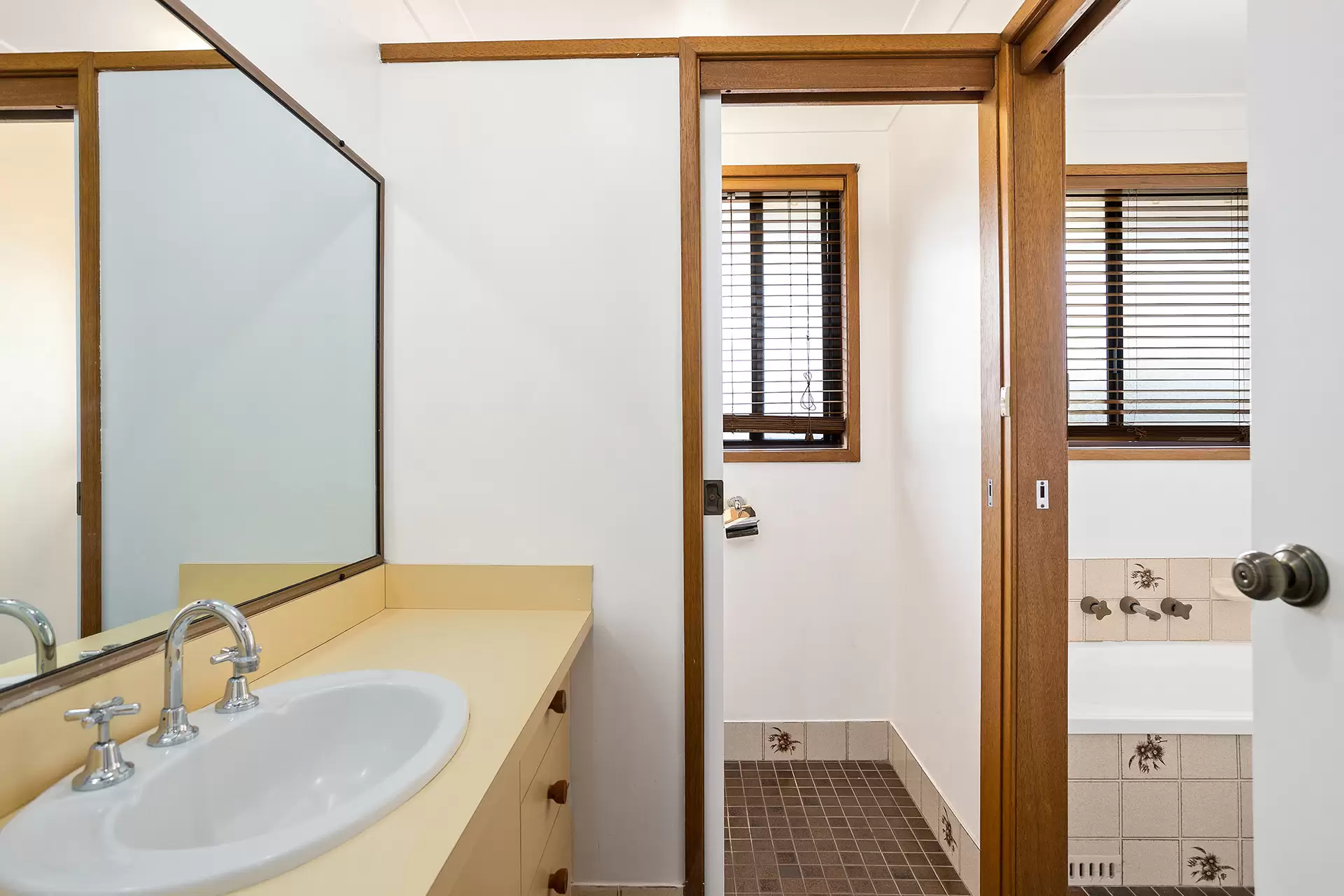 28 Kathleen Crescent, Woonona Sold by Laurence Morgan Real Estate - image 11