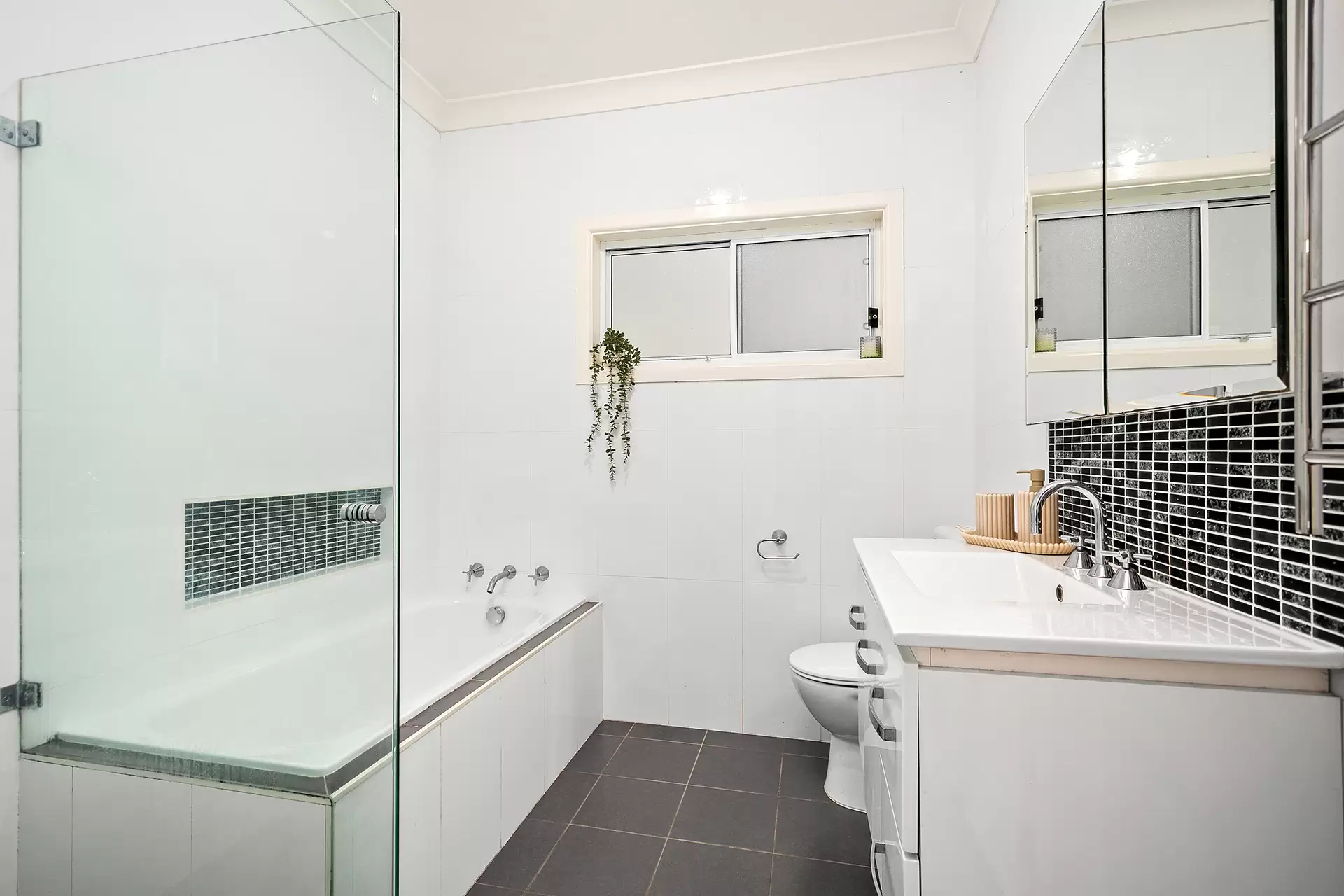 79 Lakelands Drive, Dapto Sold by Laurence Morgan Real Estate - image 8